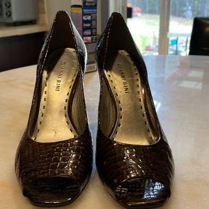 Women’s Gianni Bini size 8 open toe heels